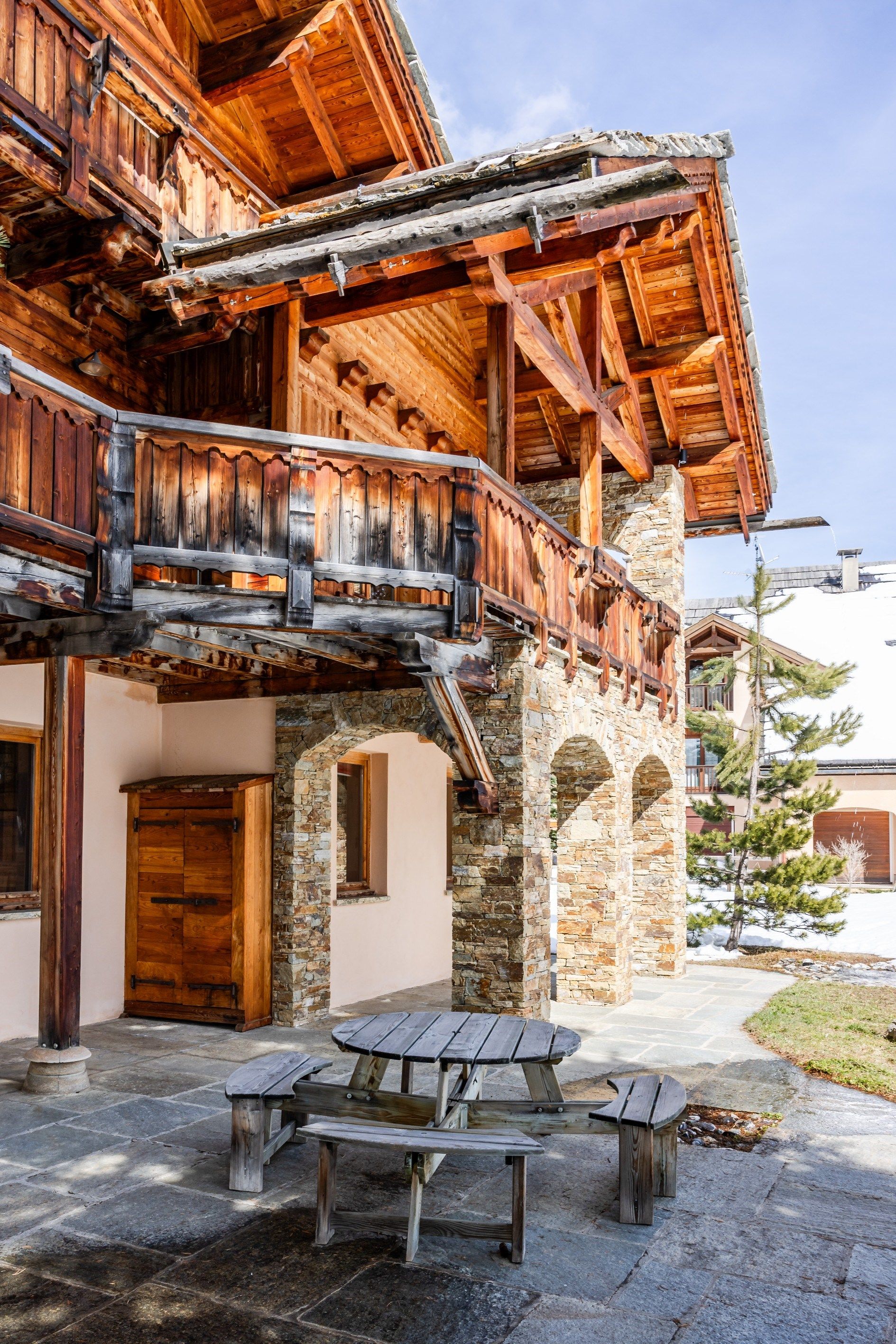 luxury chalet 12 Rooms for sale on MONTGENEVRE (05100)