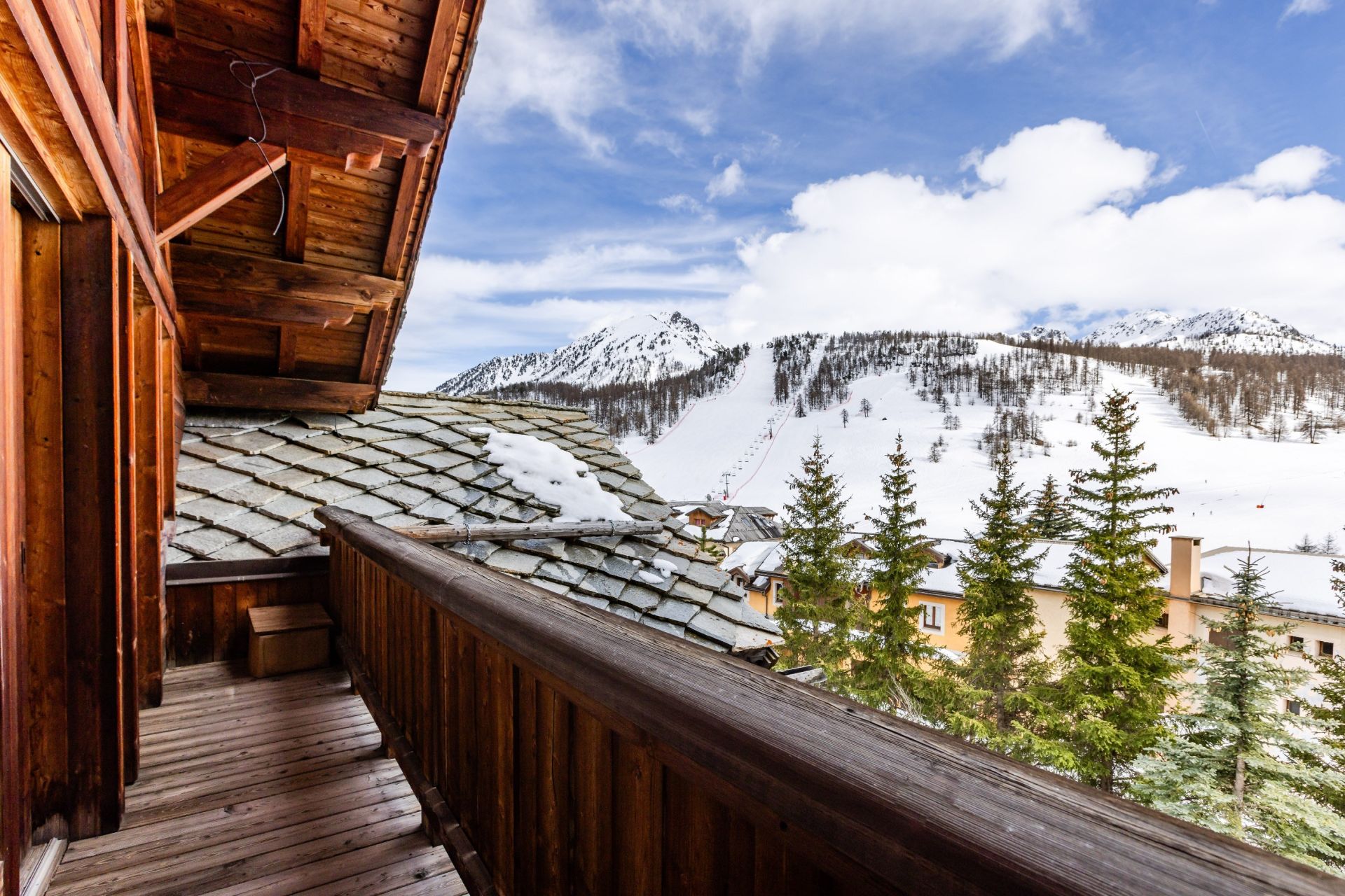 luxury chalet 12 Rooms for sale on MONTGENEVRE (05100)