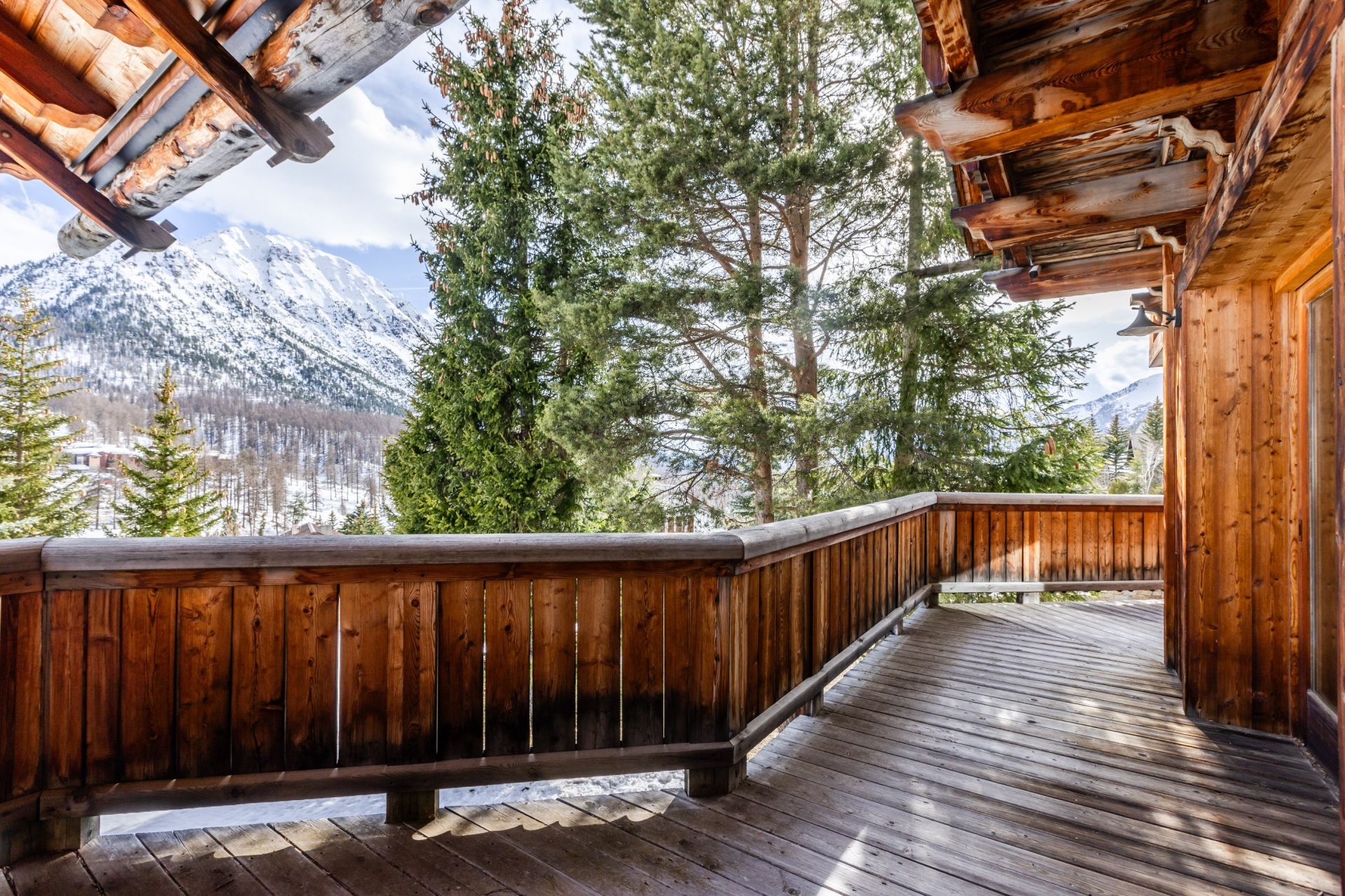 luxury chalet 12 Rooms for sale on MONTGENEVRE (05100)