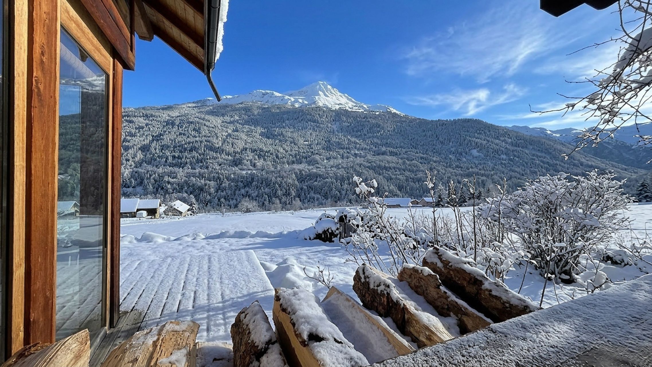 luxury chalet 7 Rooms for sale on ST CHAFFREY (05330)