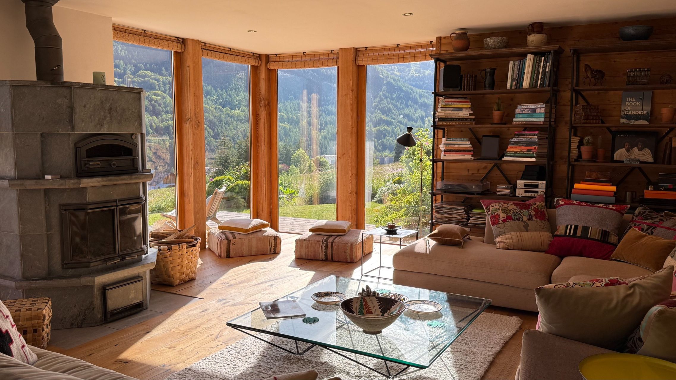 luxury chalet 7 Rooms for sale on ST CHAFFREY (05330)