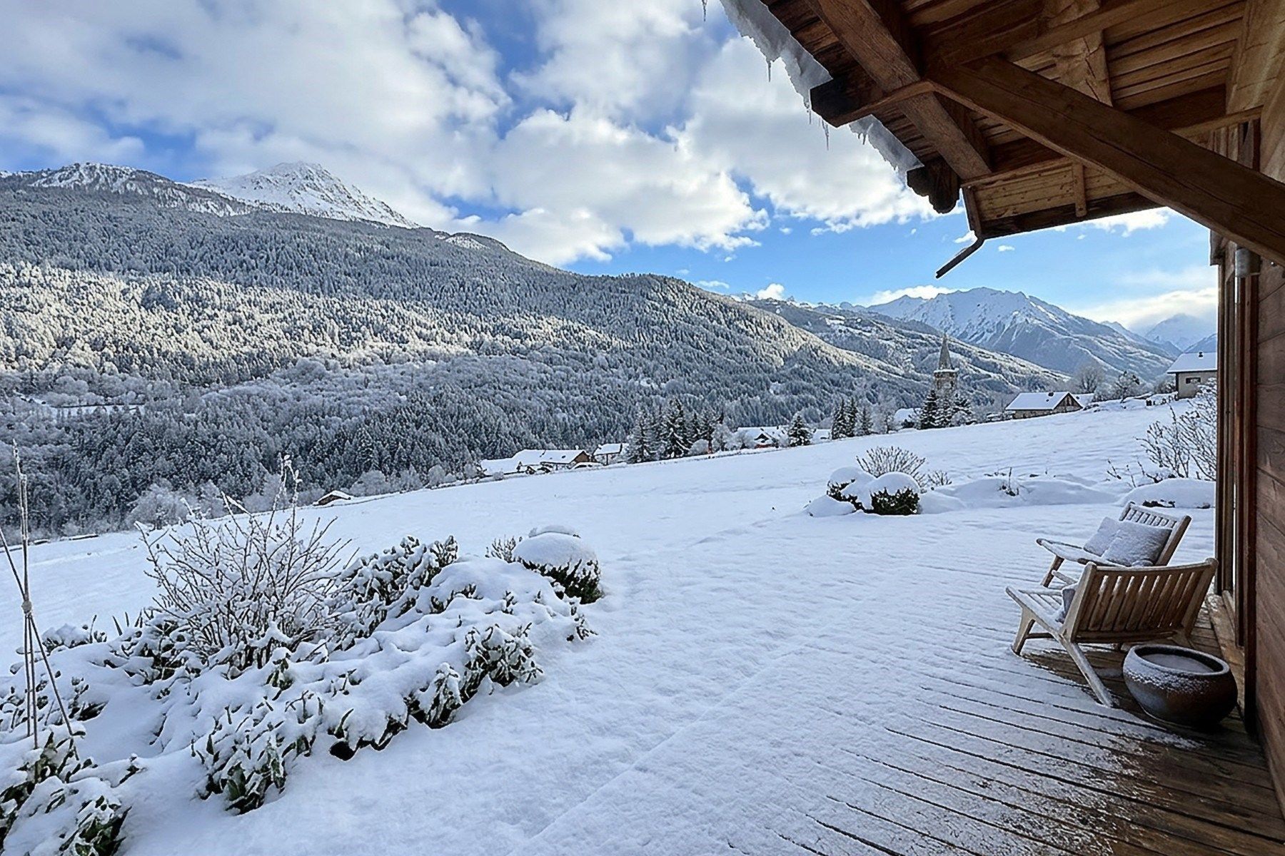 luxury chalet 7 Rooms for sale on ST CHAFFREY (05330)