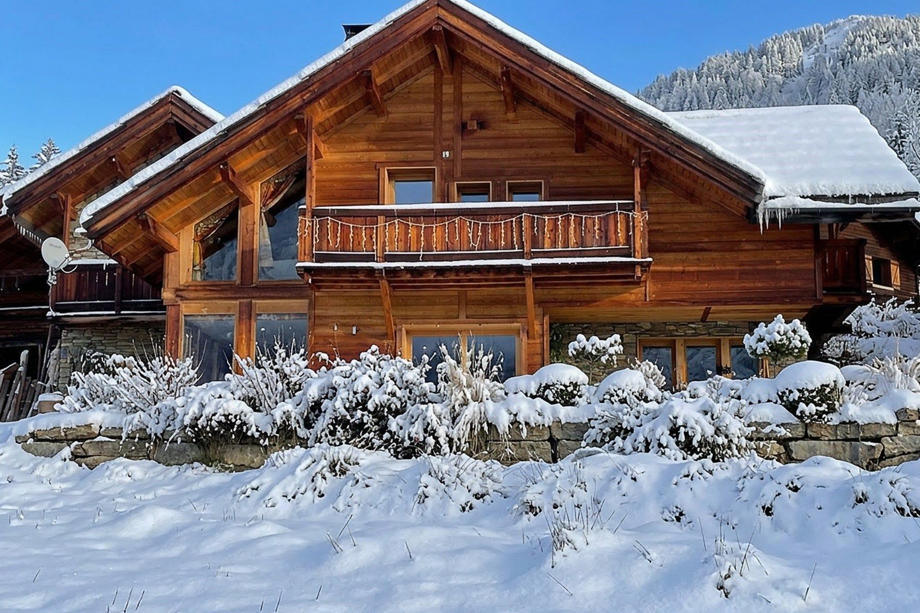 luxury chalet 7 Rooms for sale on ST CHAFFREY (05330)