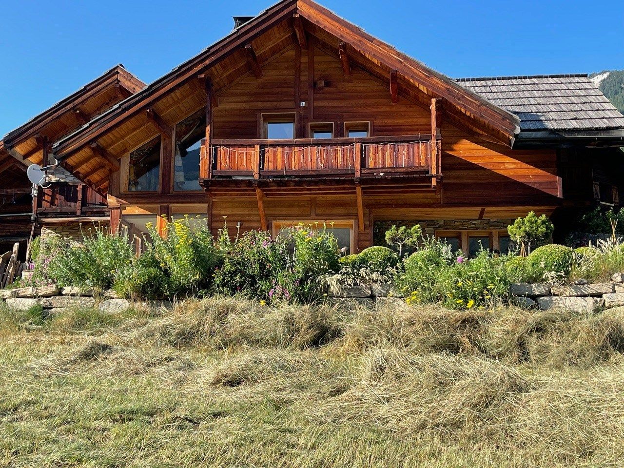 luxury chalet 7 Rooms for sale on ST CHAFFREY (05330)