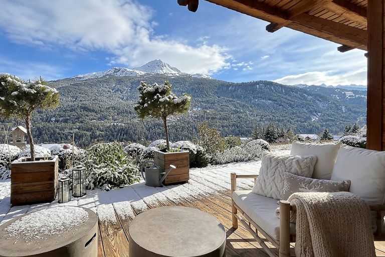 luxury chalet 7 Rooms for sale on ST CHAFFREY (05330)