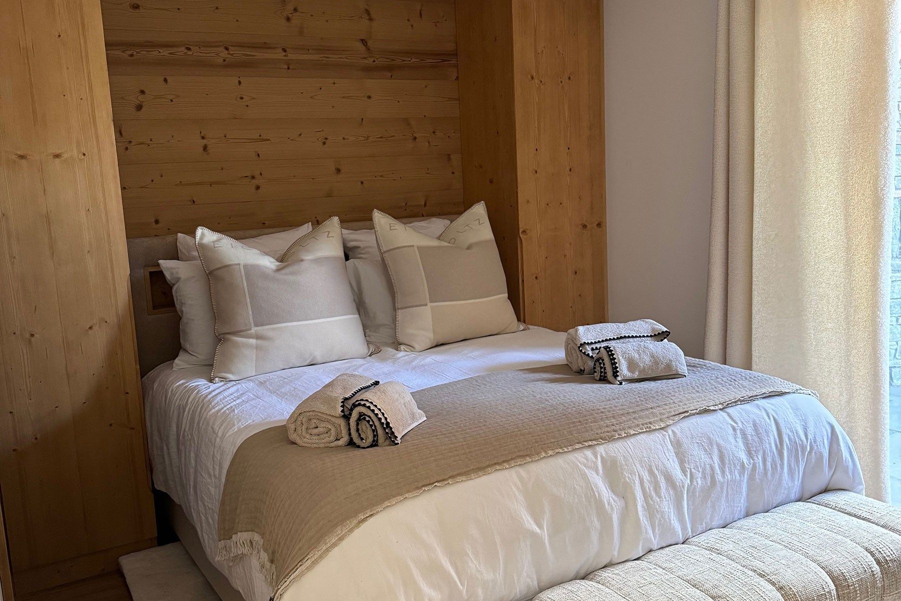 luxury apartment 6 Rooms for sale on L ALPE D HUEZ (38750)