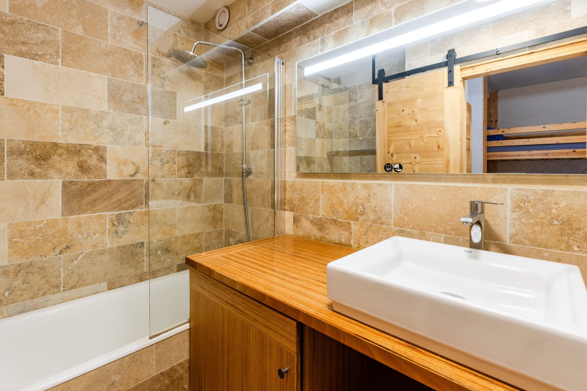 luxury apartment 2 Rooms for sale on L ALPE D HUEZ (38750)