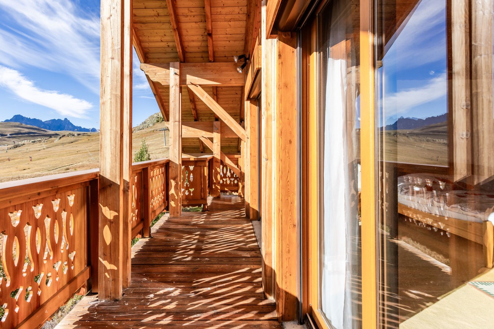 luxury chalet 11 Rooms for sale on L ALPE D HUEZ (38750)