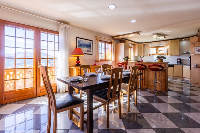 luxury chalet 11 Rooms for sale on L ALPE D HUEZ (38750)