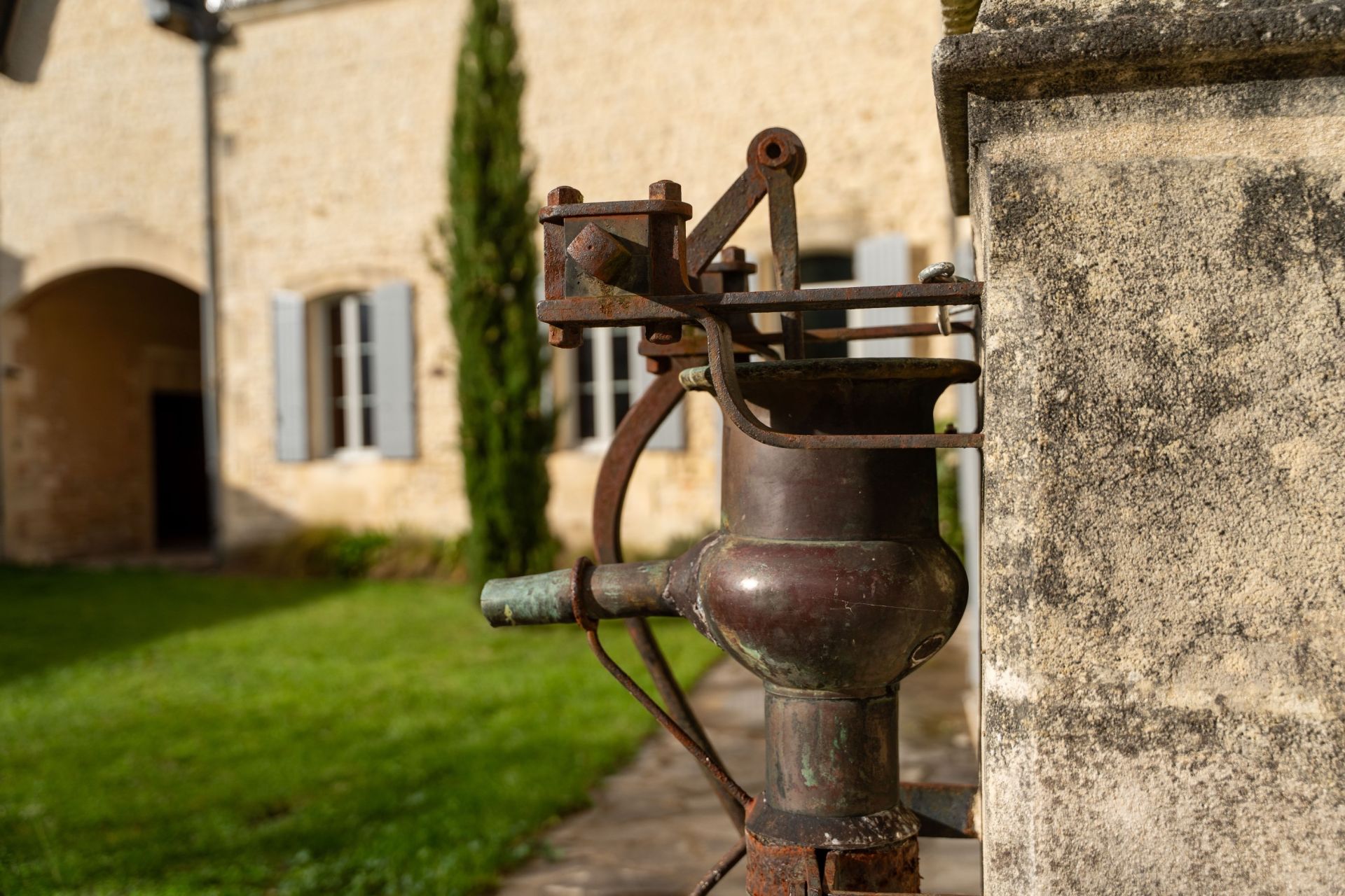 luxury house 7 Rooms for sale on ST JEAN D ANGELY (17400)