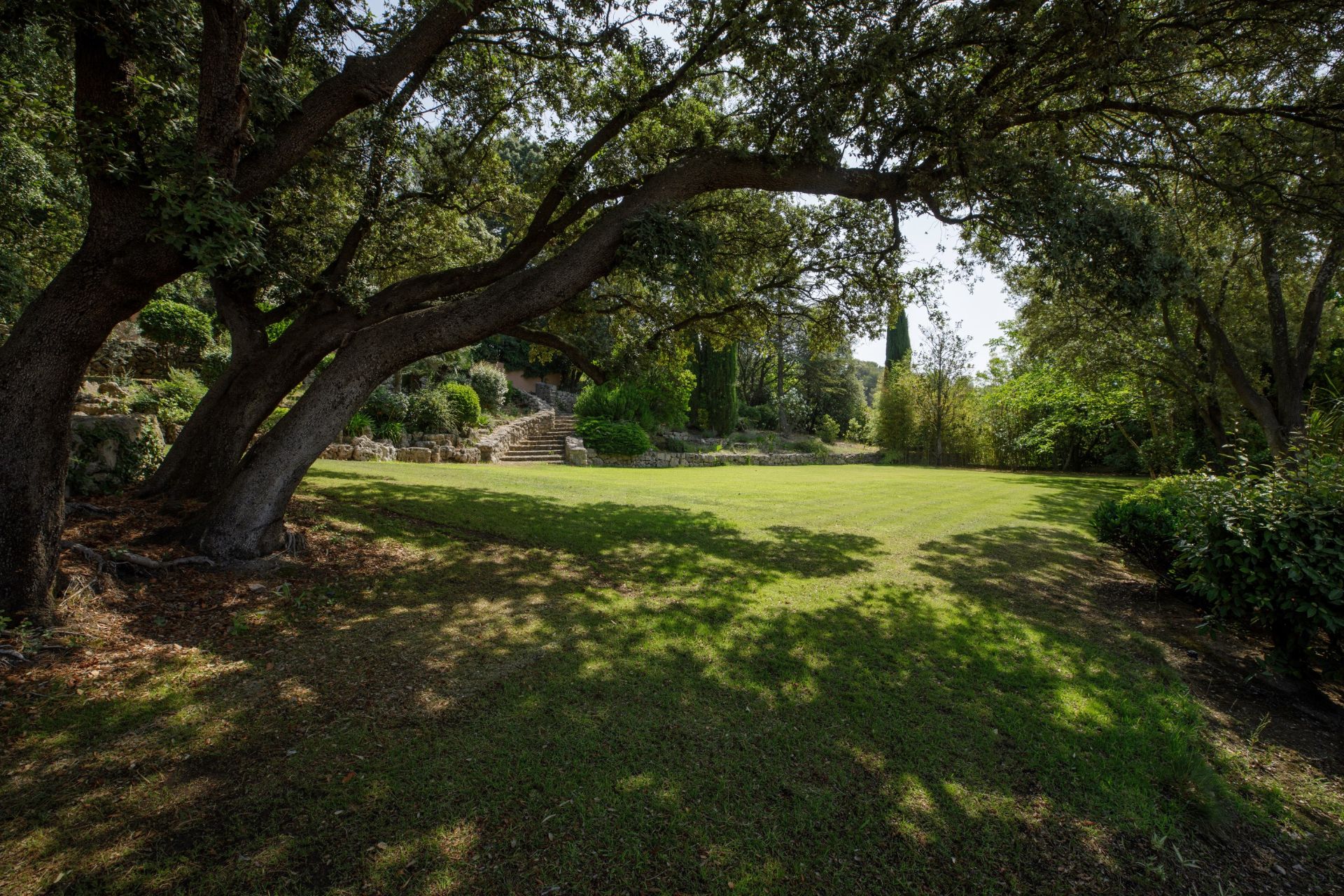 luxury house 7 Rooms for sale on AIX EN PROVENCE (13100)