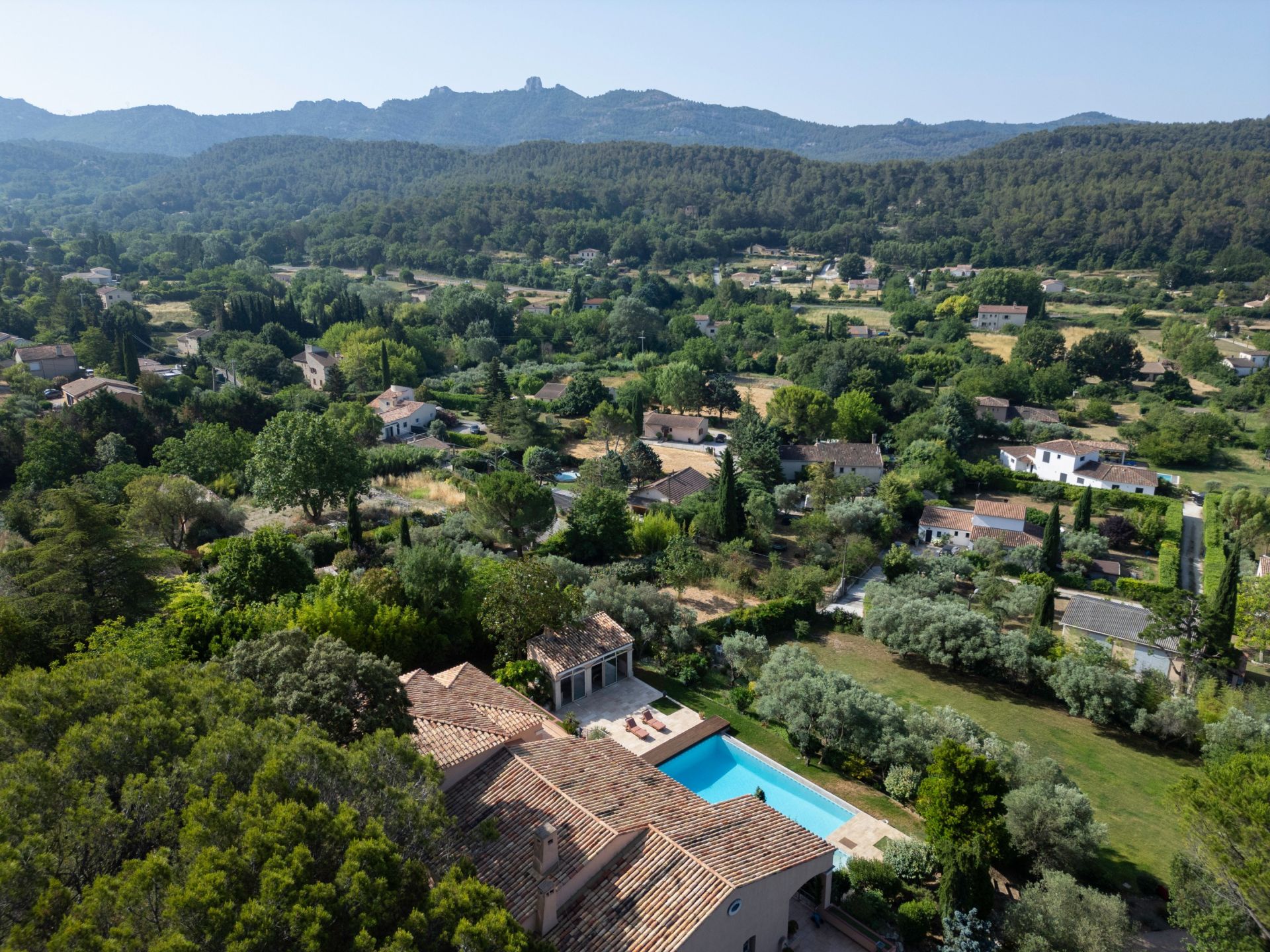 luxury house 7 Rooms for sale on AIX EN PROVENCE (13100)