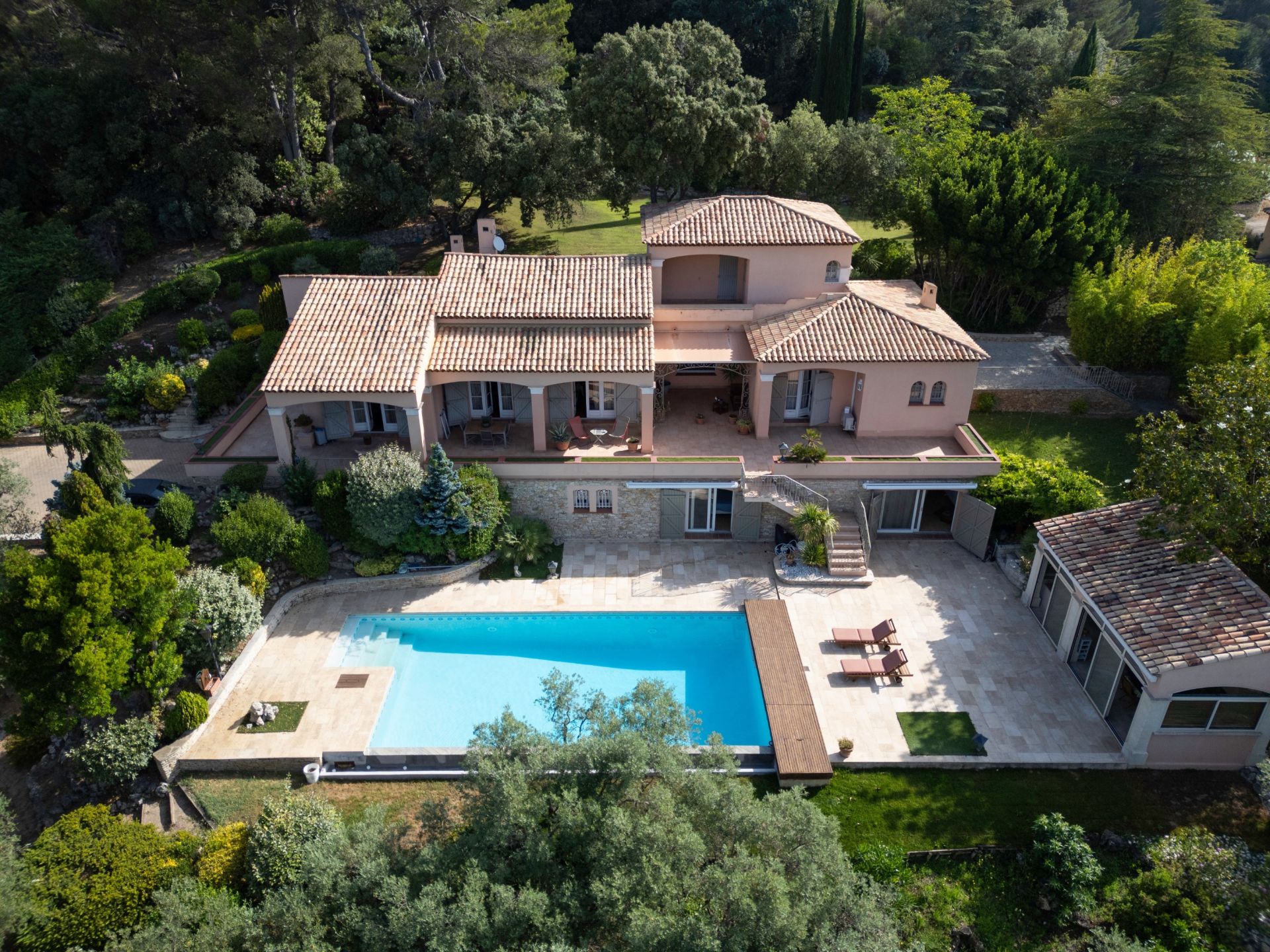 luxury house 7 Rooms for sale on AIX EN PROVENCE (13100)