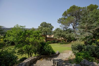 Sale Luxury house Aix-en-Provence 7 Rooms 384 m²