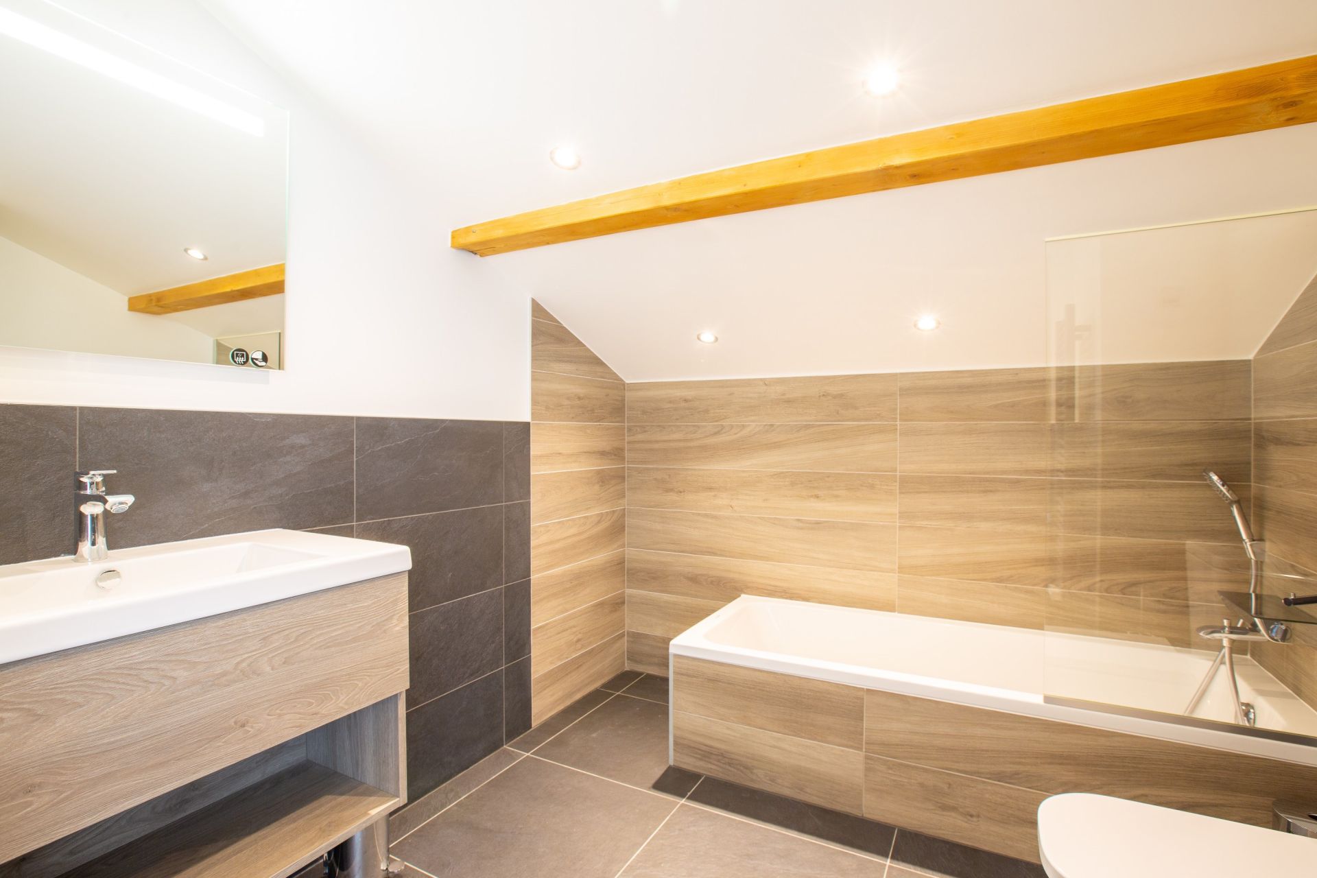 luxury apartment 4 Rooms for sale on MORZINE (74110)