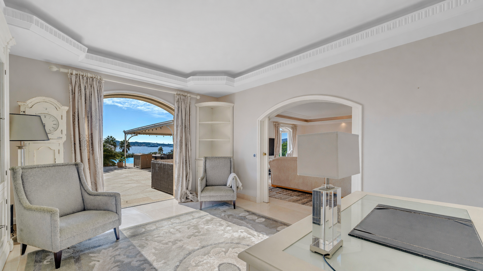 luxury villa 8 Rooms for sale on GRIMAUD (83310)