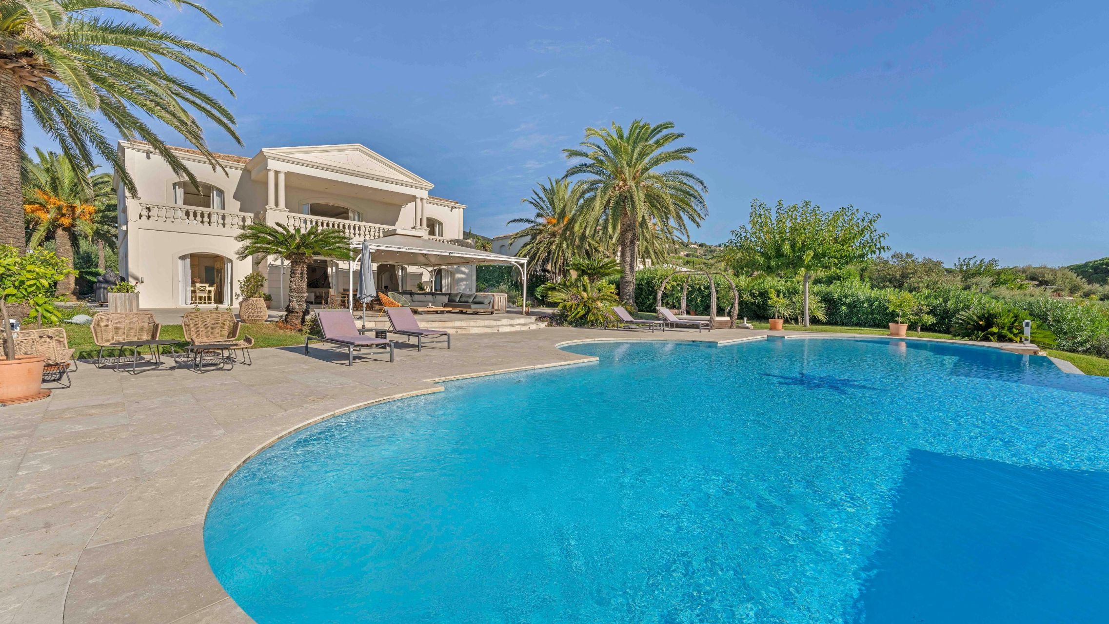 luxury villa 8 Rooms for sale on GRIMAUD (83310)