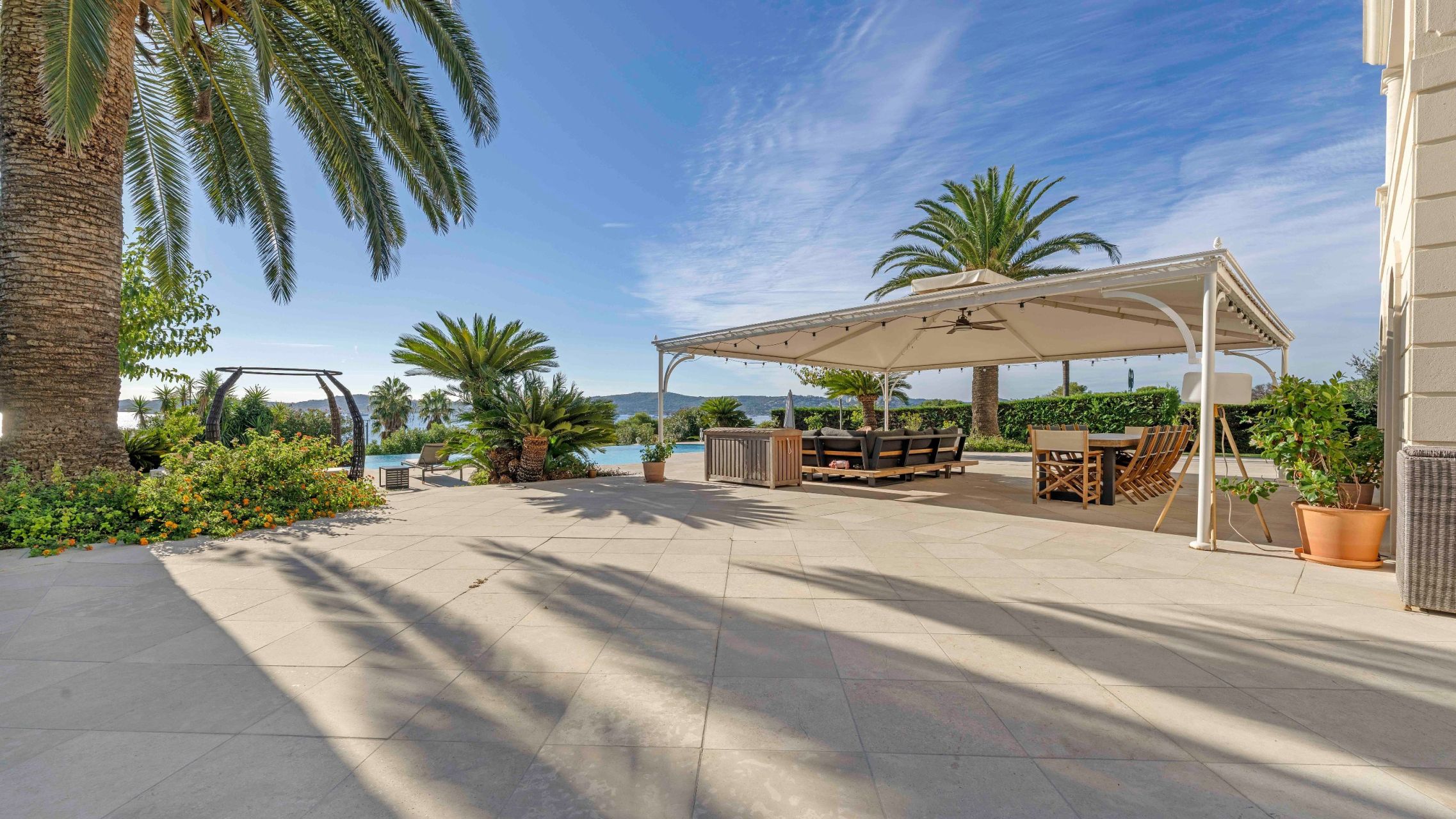 luxury villa 8 Rooms for sale on GRIMAUD (83310)