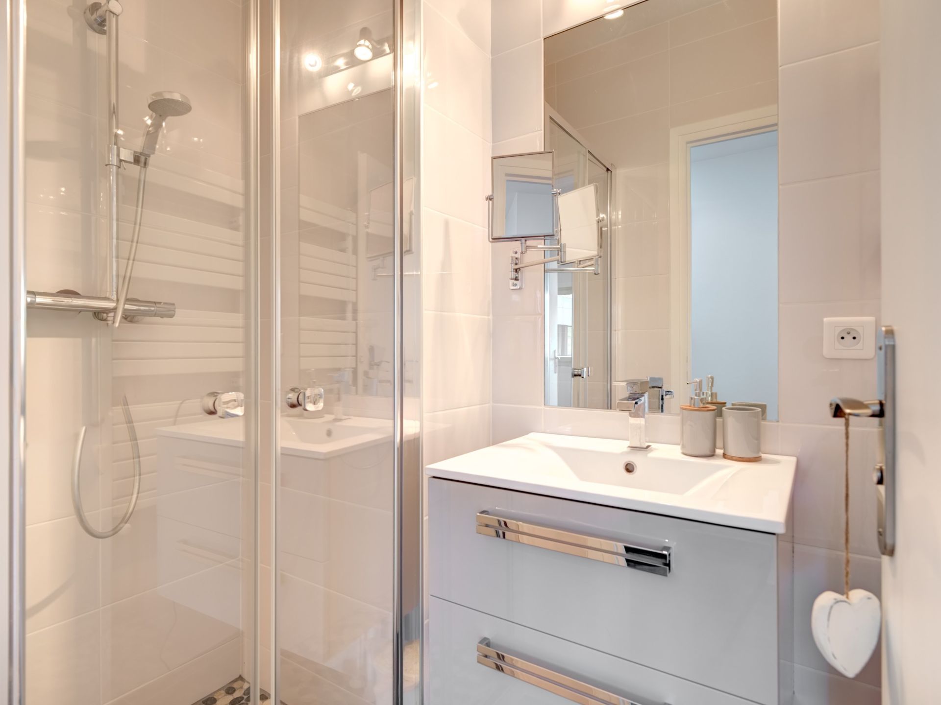 penthouse 4 Rooms for sale on CANNES (06400)