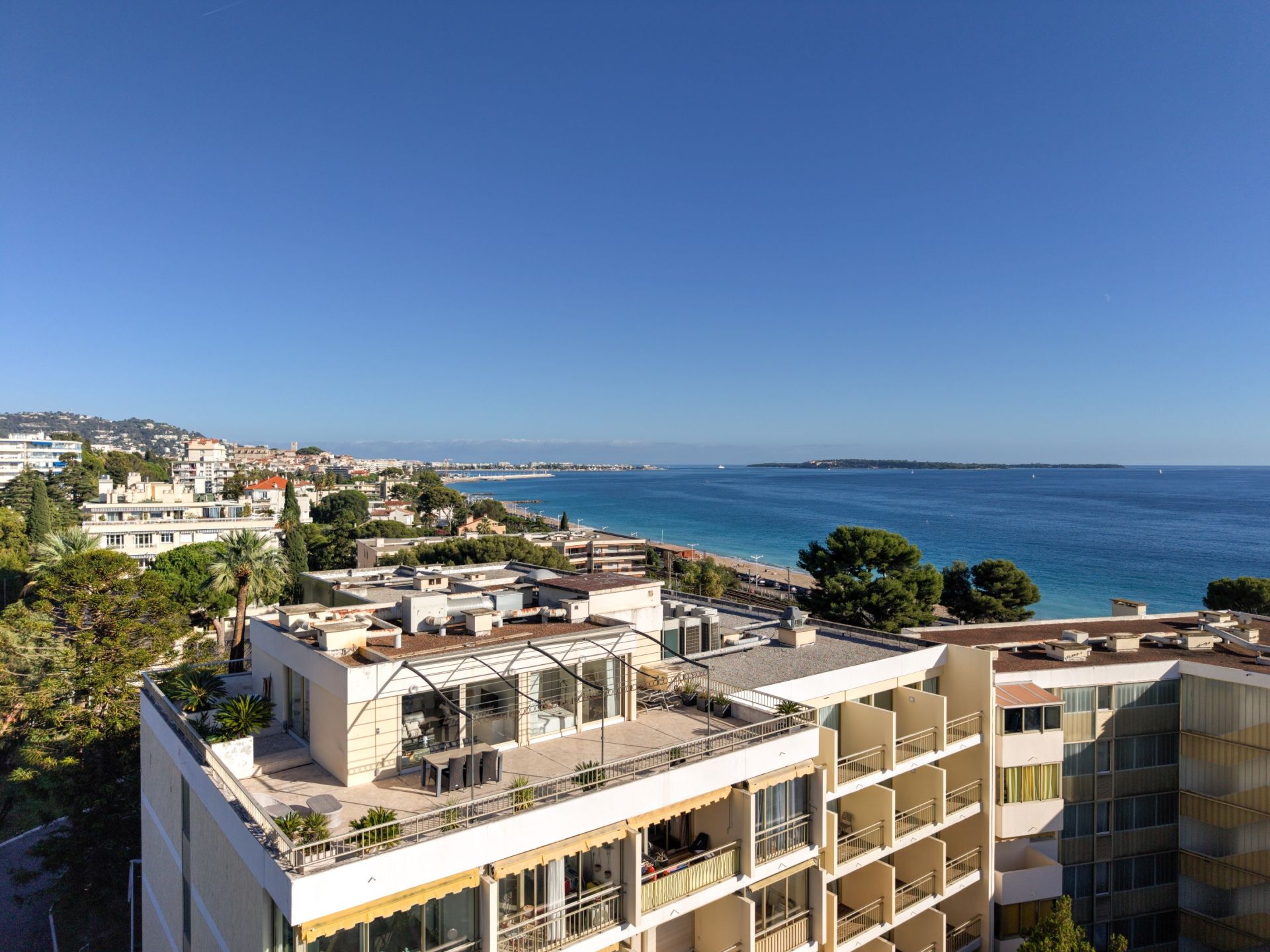 penthouse 4 Rooms for sale on CANNES (06400)