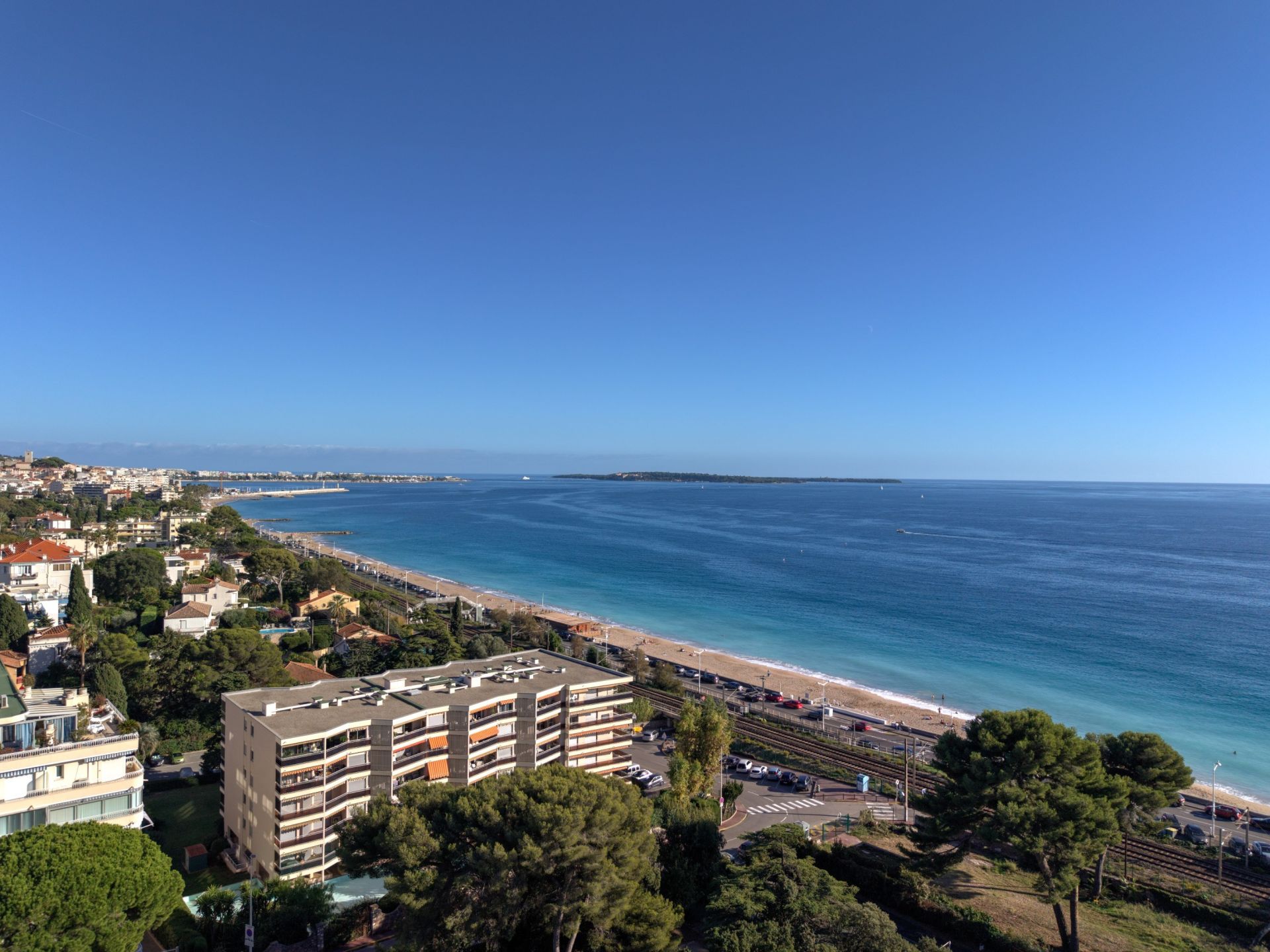penthouse 4 Rooms for sale on CANNES (06400)
