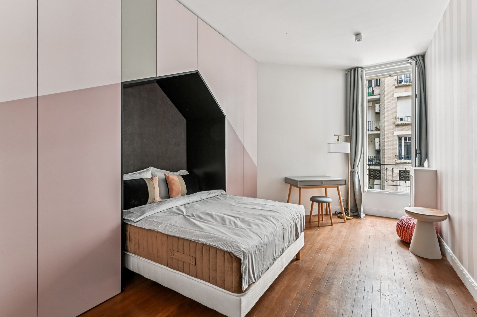 luxury apartment 5 Rooms for sale on PARIS (75007)
