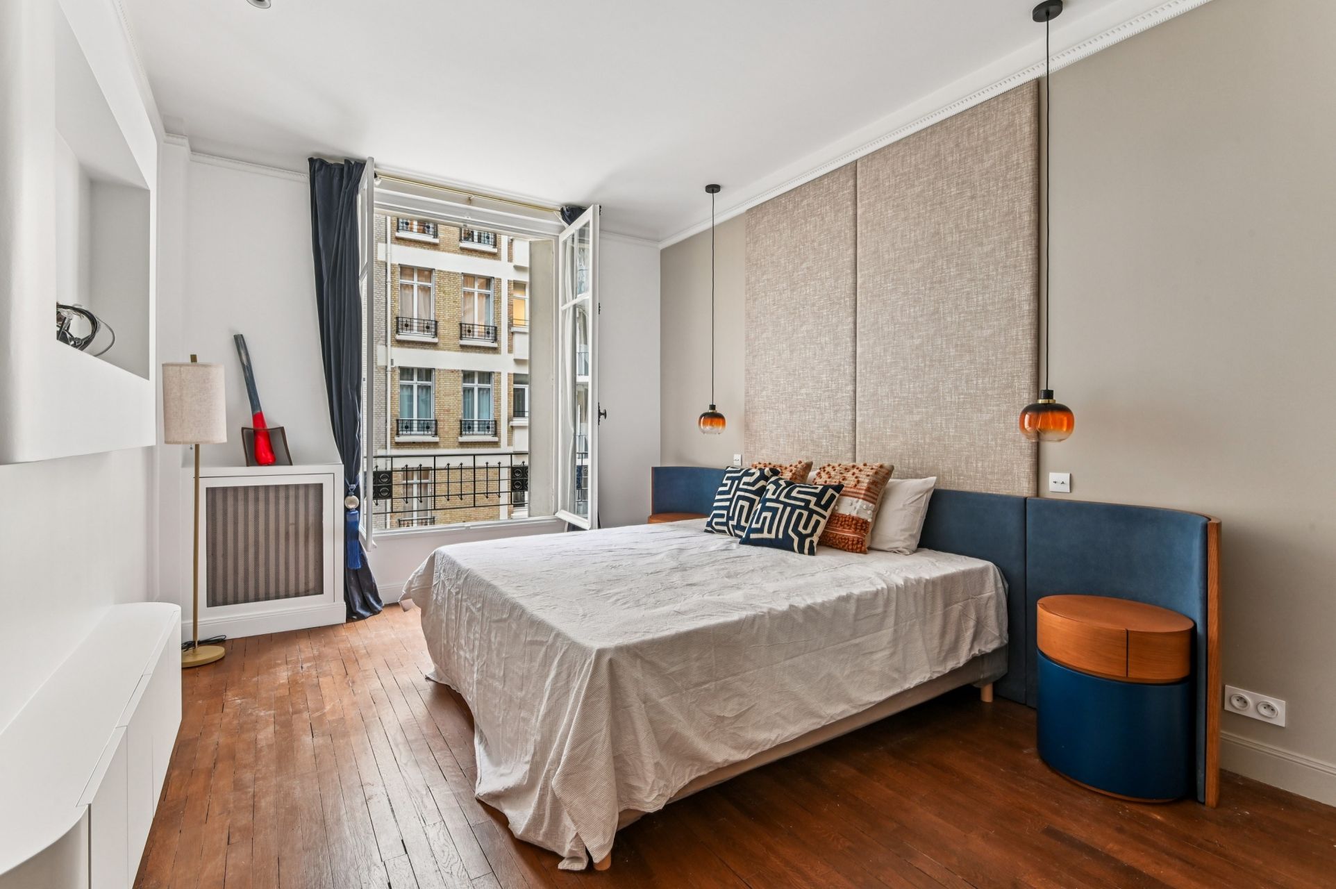 luxury apartment 5 Rooms for sale on PARIS (75007)