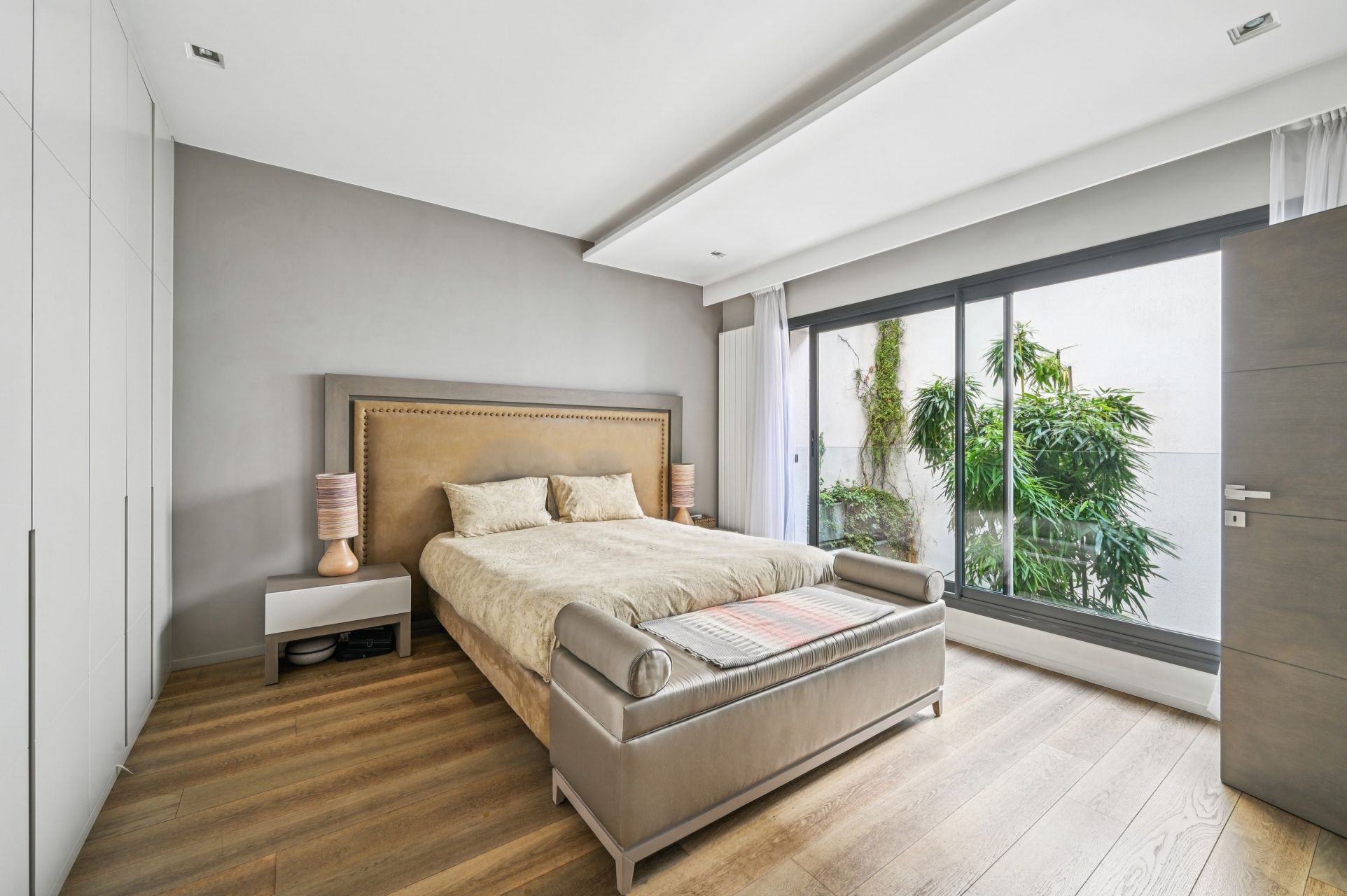 mansion (hôtel particulier) 7 Rooms for sale on PARIS (75015)