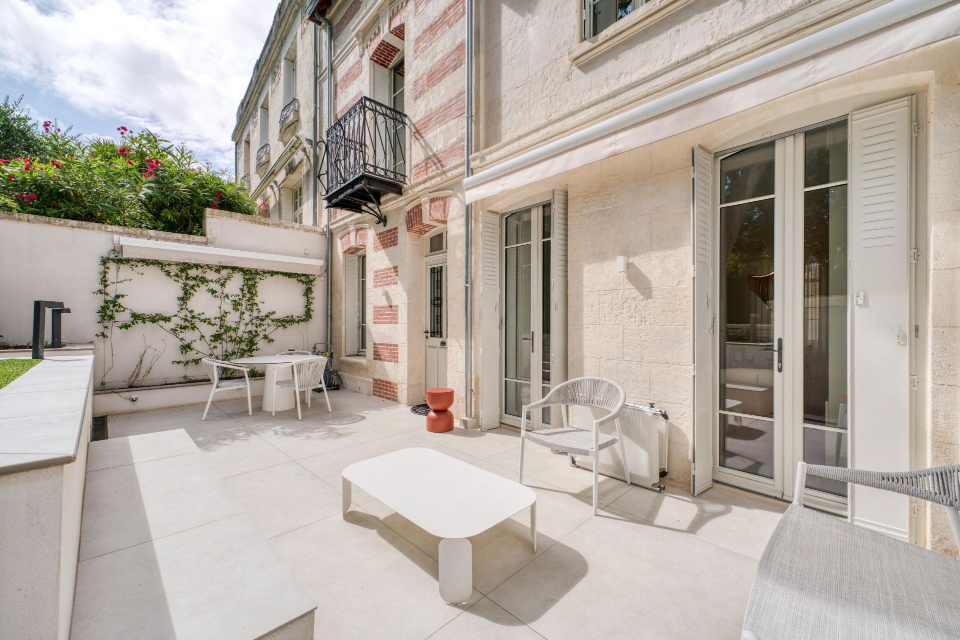 mansion 7 Rooms for sale on LA ROCHELLE (17000)