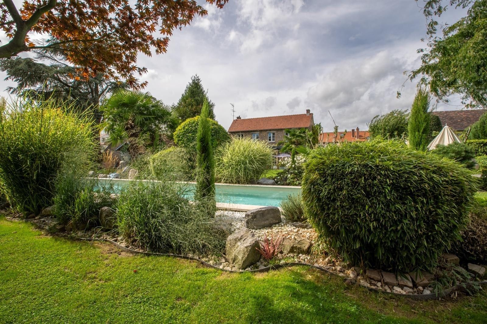 luxury house 10 Rooms for sale on FEUCHEROLLES (78810)