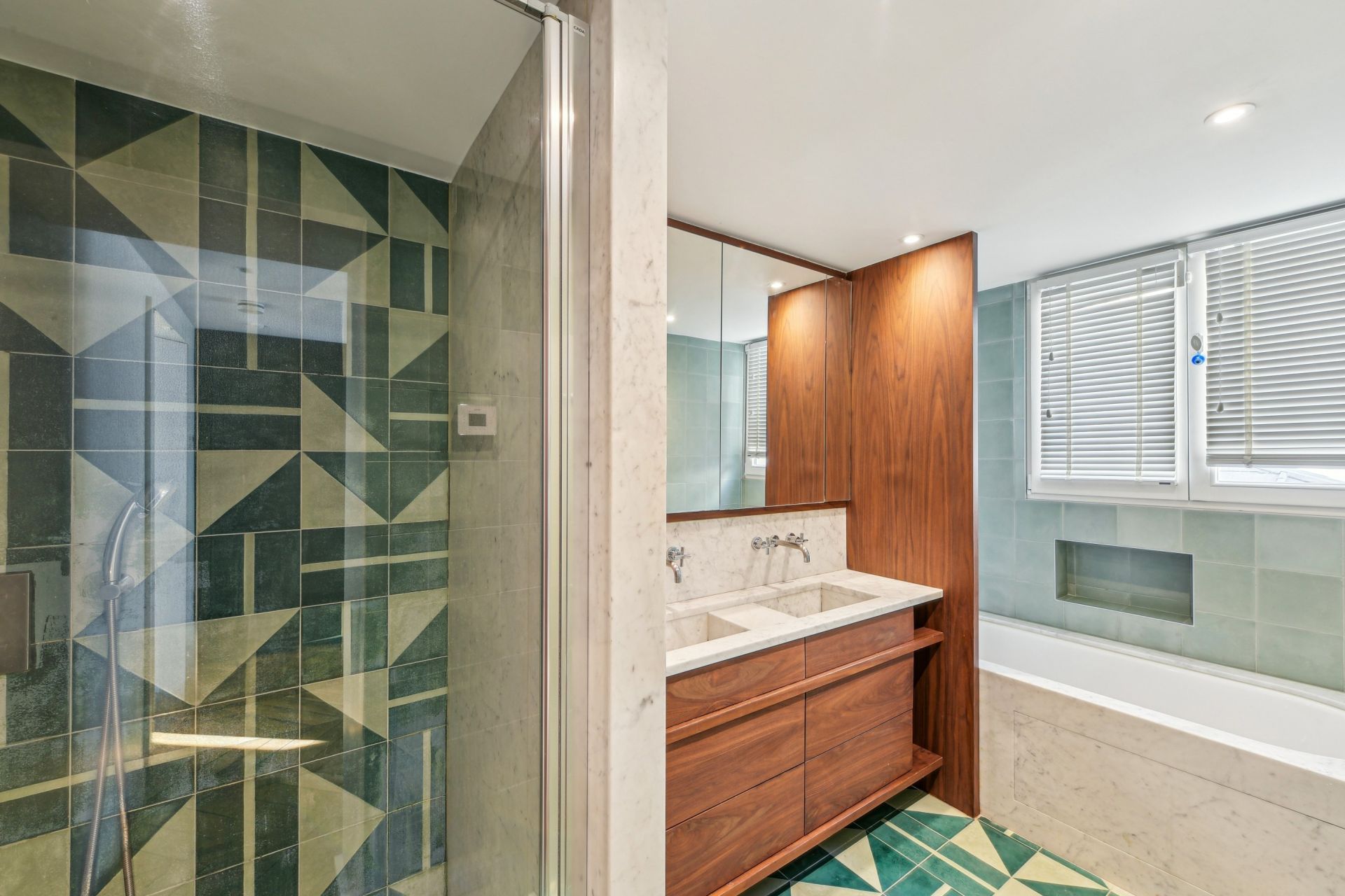 luxury apartment 5 Rooms for rent on PARIS (75008)