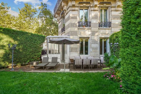 Sale Luxury apartment Paris 16 4 Rooms 134.01 m²