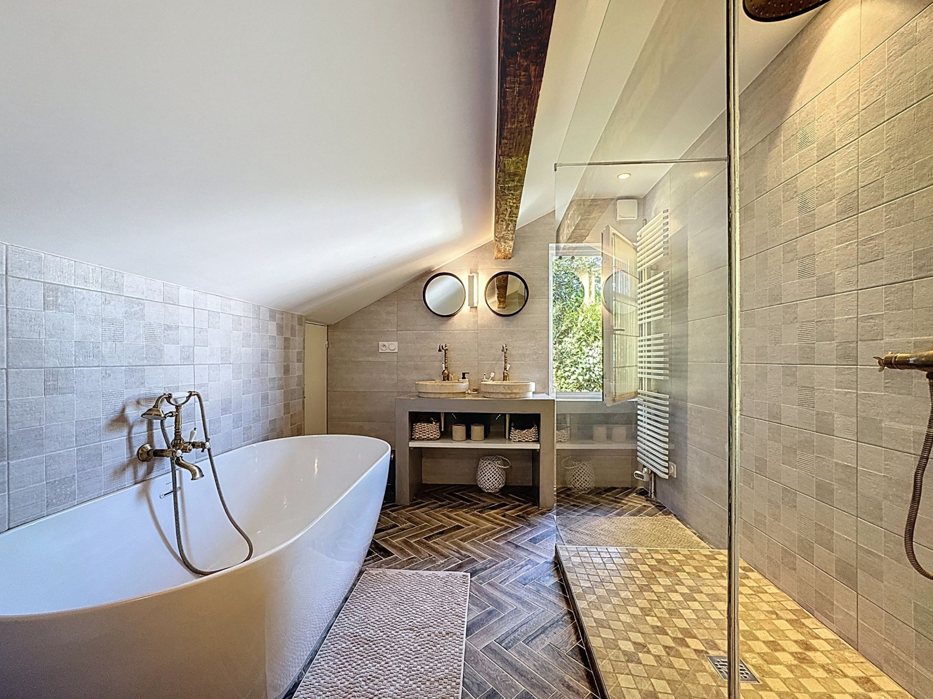 luxury house 8 Rooms for sale on GUETHARY (64210)