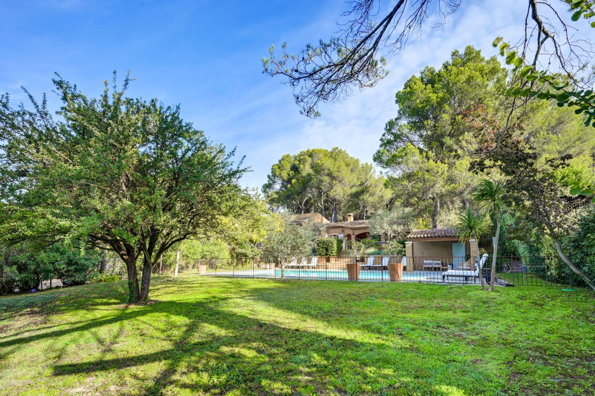 maison de luxe 8 Pièces en location sur AIX EN PROVENCE (13100)