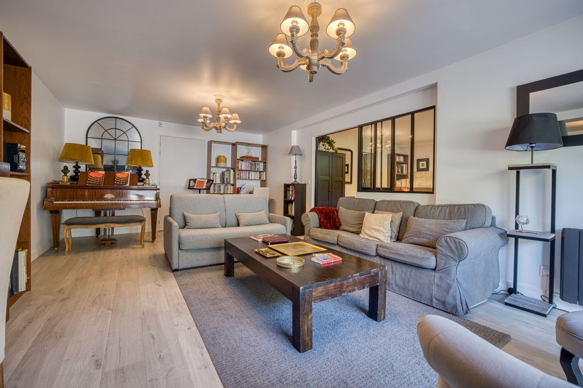 luxury house 11 Rooms for sale on SEVRIER (74320)