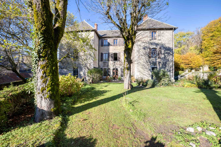 maison de luxe 18 Pièces en vente sur SERRIERES EN CHAUTAGNE (73310)