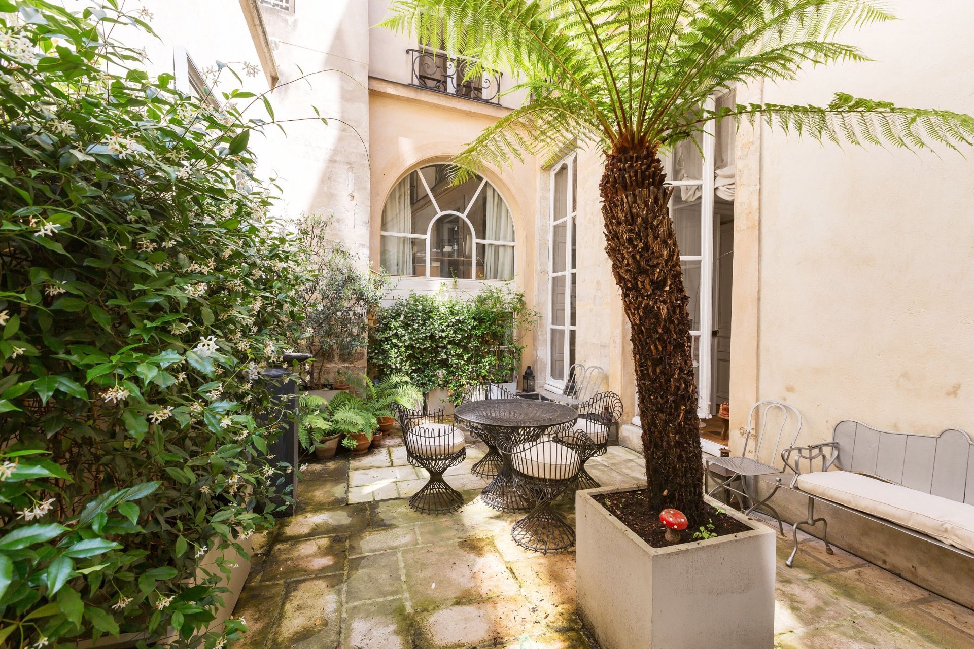 luxury apartment 5 Rooms for sale on PARIS (75004)