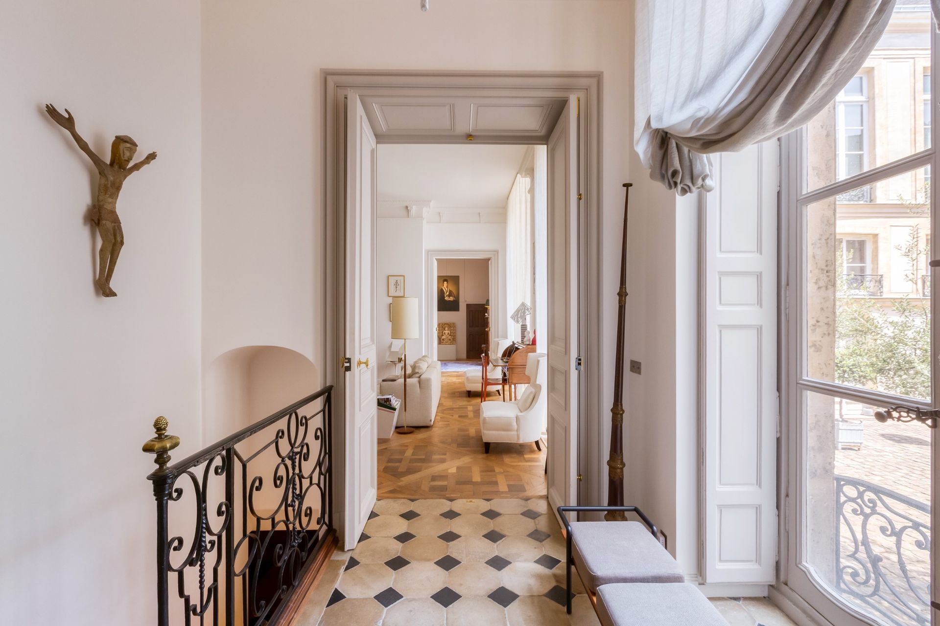luxury apartment 5 Rooms for sale on PARIS (75004)