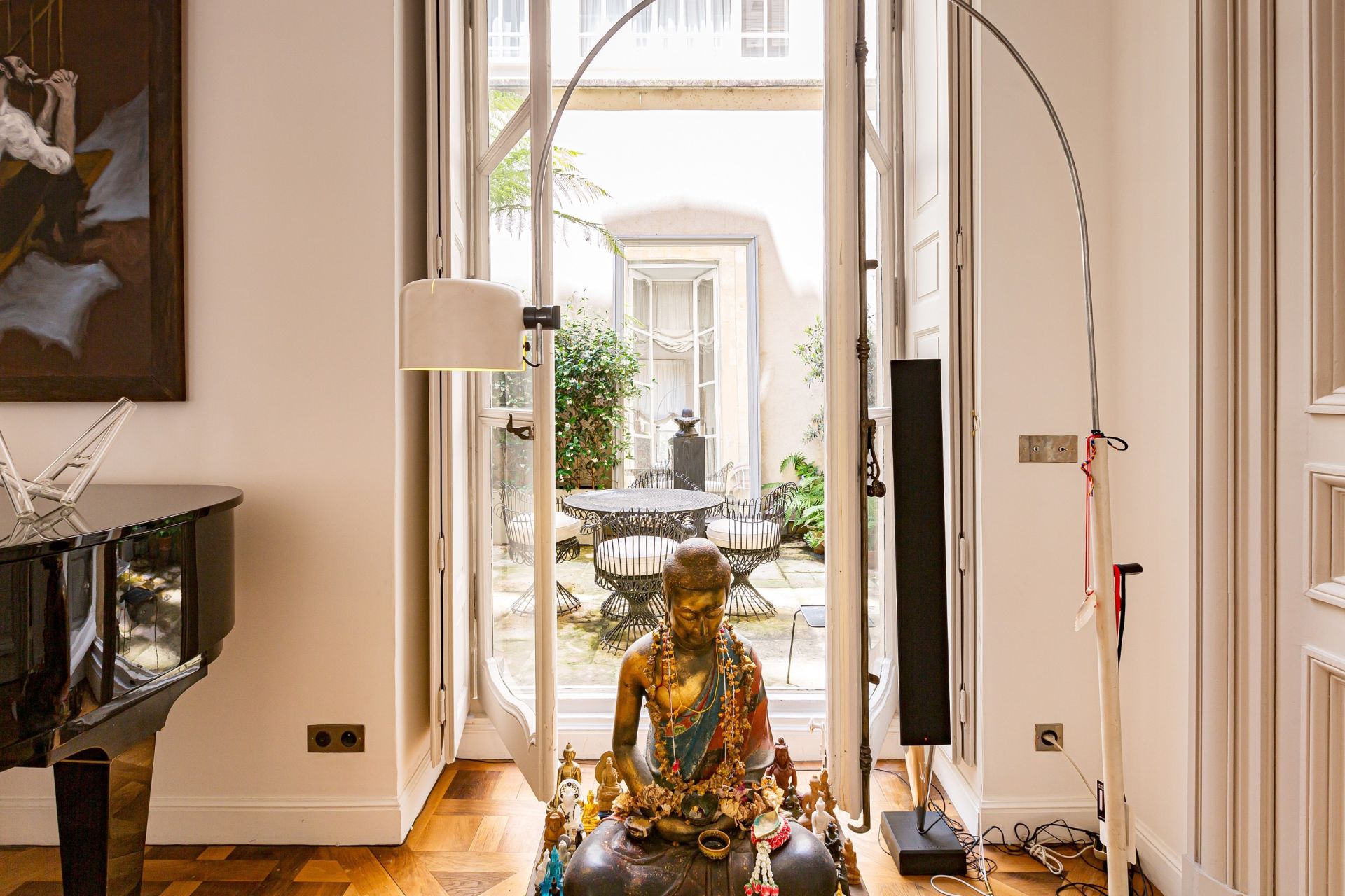 luxury apartment 5 Rooms for sale on PARIS (75004)