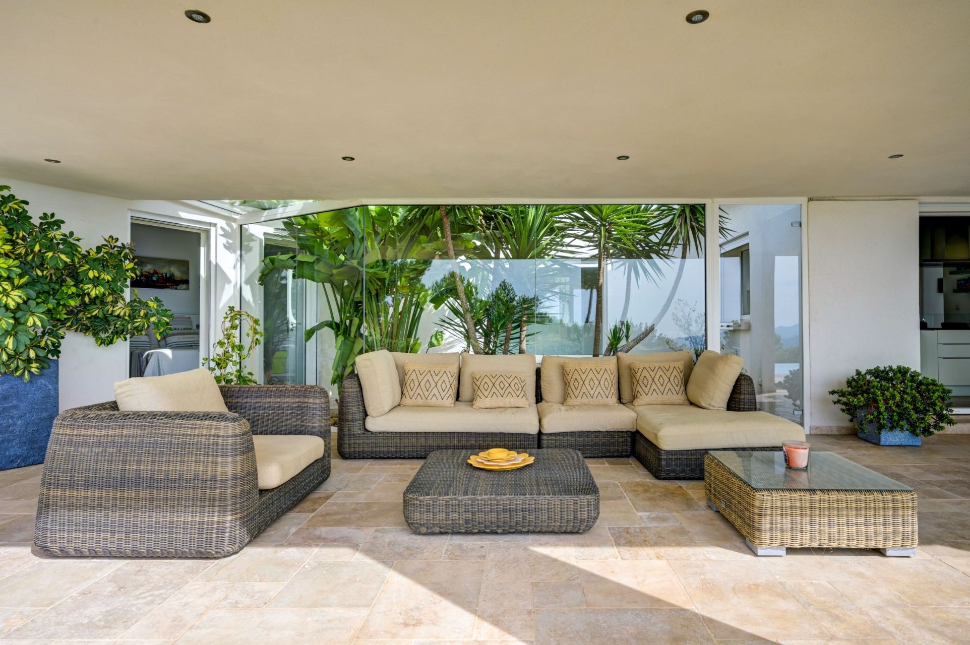 luxury house 8 Rooms for sale on OLLIOULES (83190)