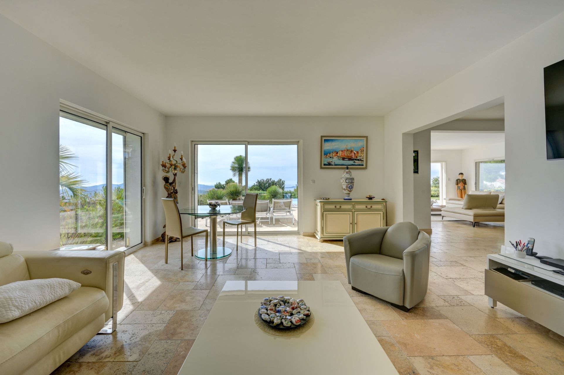 luxury house 8 Rooms for sale on OLLIOULES (83190)