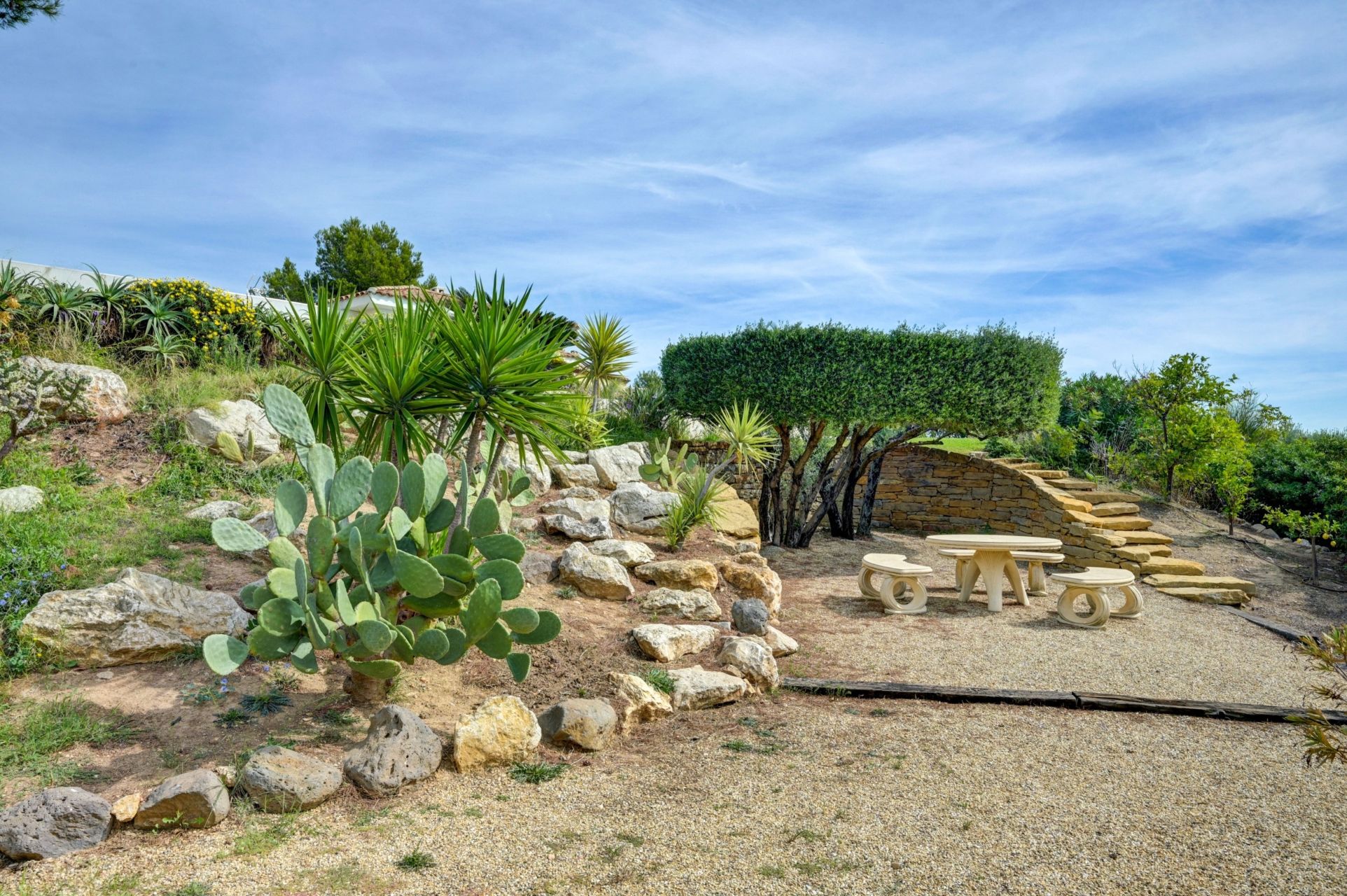 luxury house 8 Rooms for sale on OLLIOULES (83190)