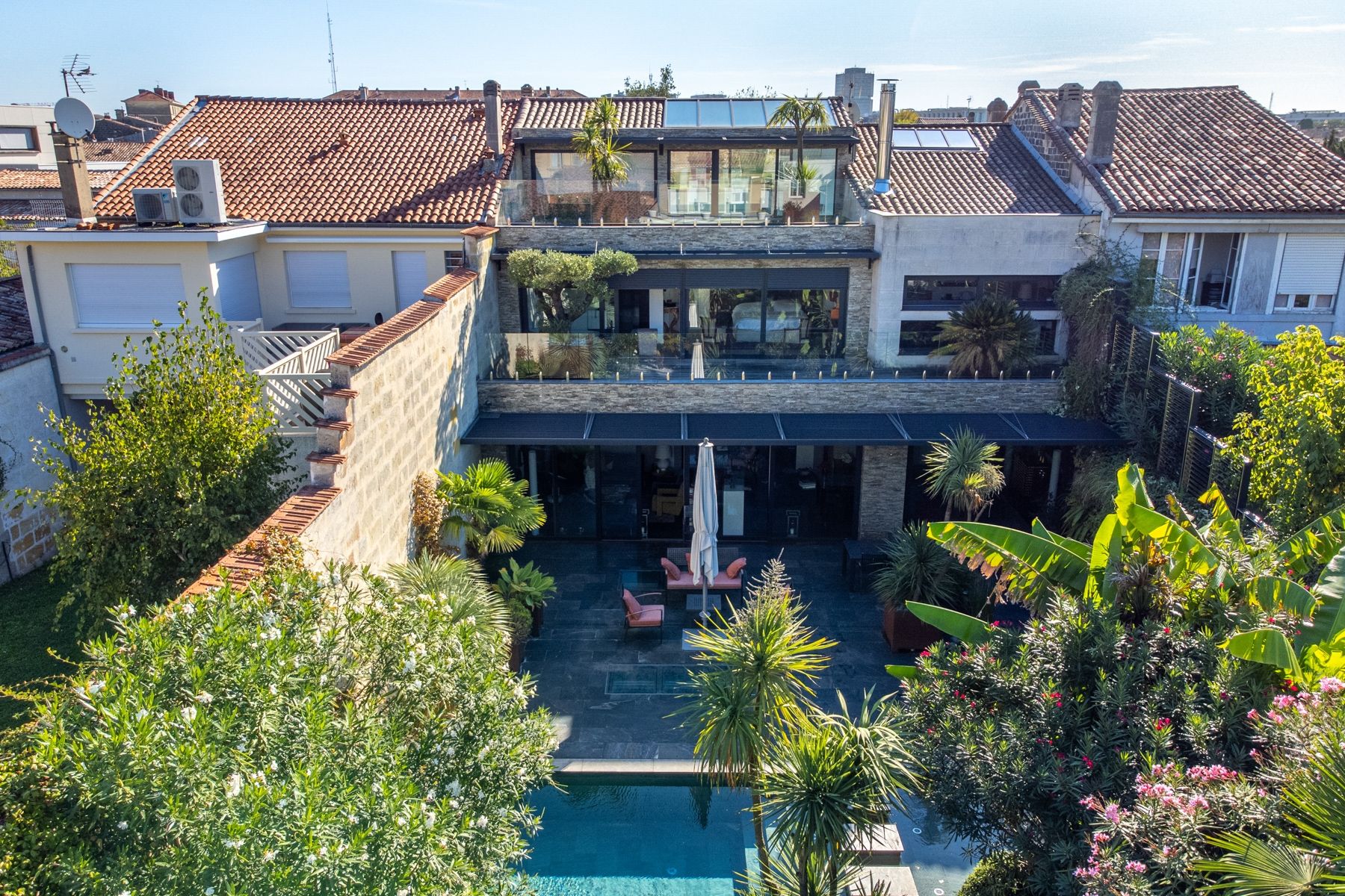 luxury house 9 Rooms for sale on BORDEAUX (33000)