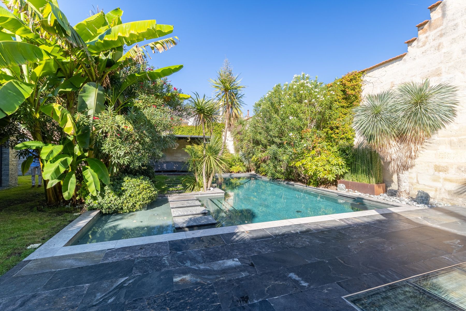 luxury house 9 Rooms for sale on BORDEAUX (33000)