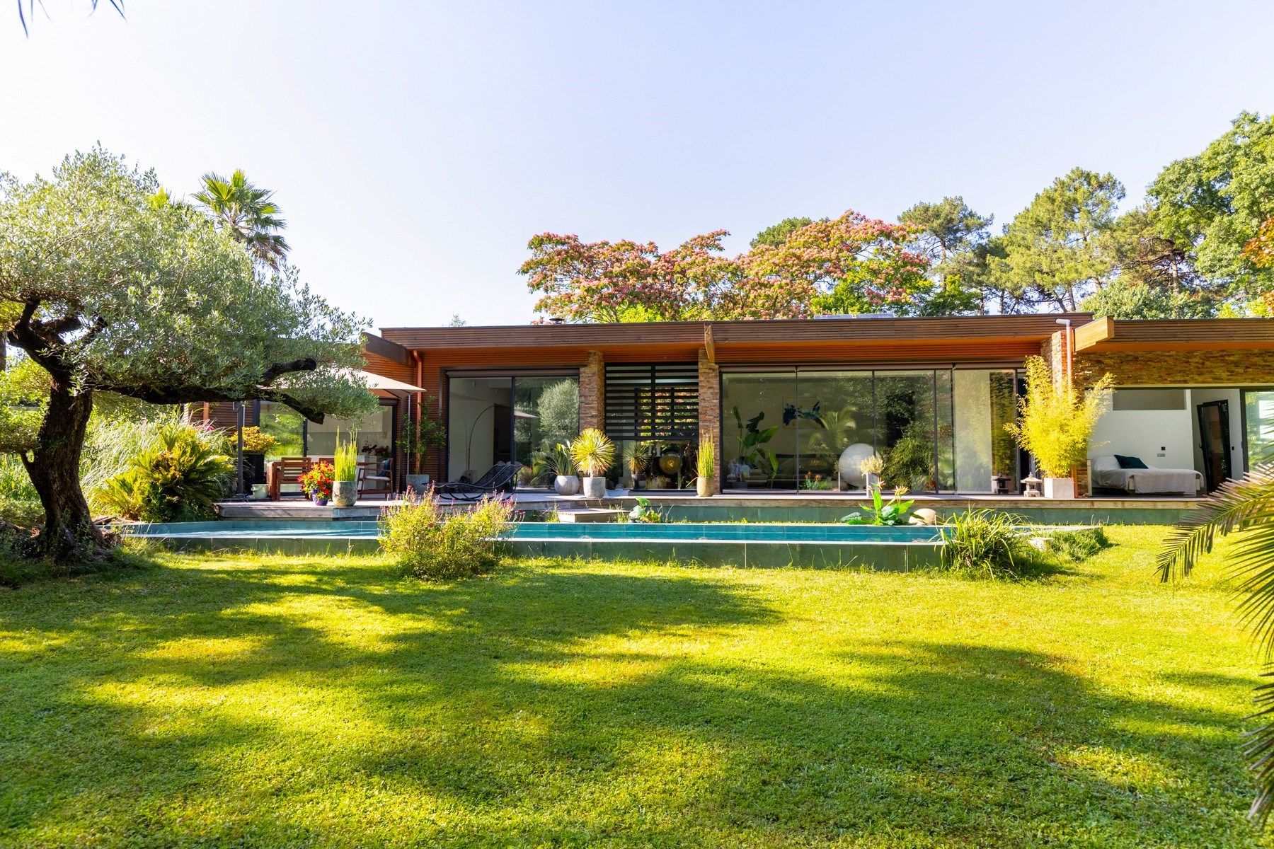 luxury house 8 Rooms for sale on BORDEAUX (33000)