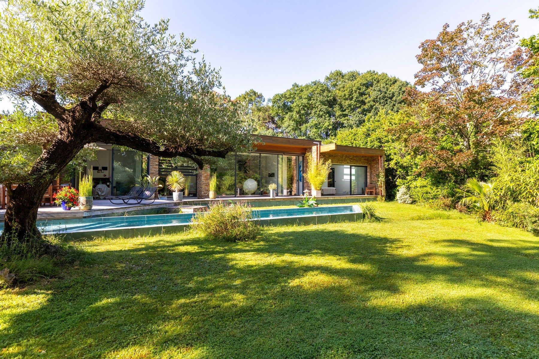 luxury house 8 Rooms for sale on BORDEAUX (33000)