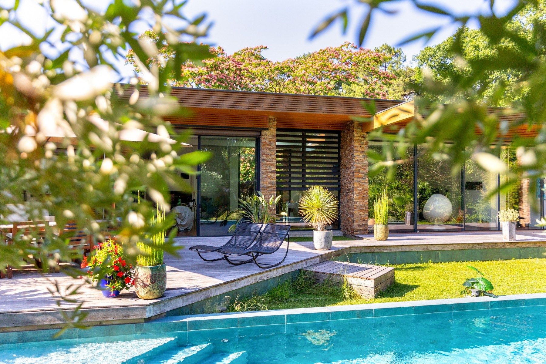 luxury house 8 Rooms for sale on BORDEAUX (33000)