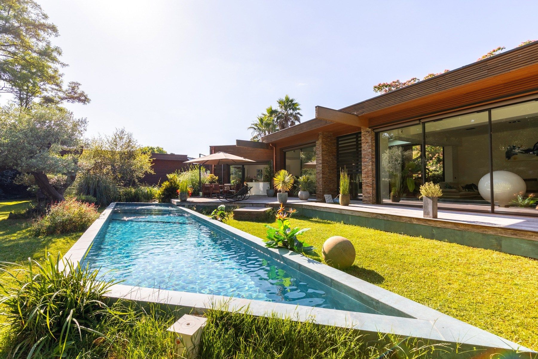 luxury house 8 Rooms for sale on BORDEAUX (33000)