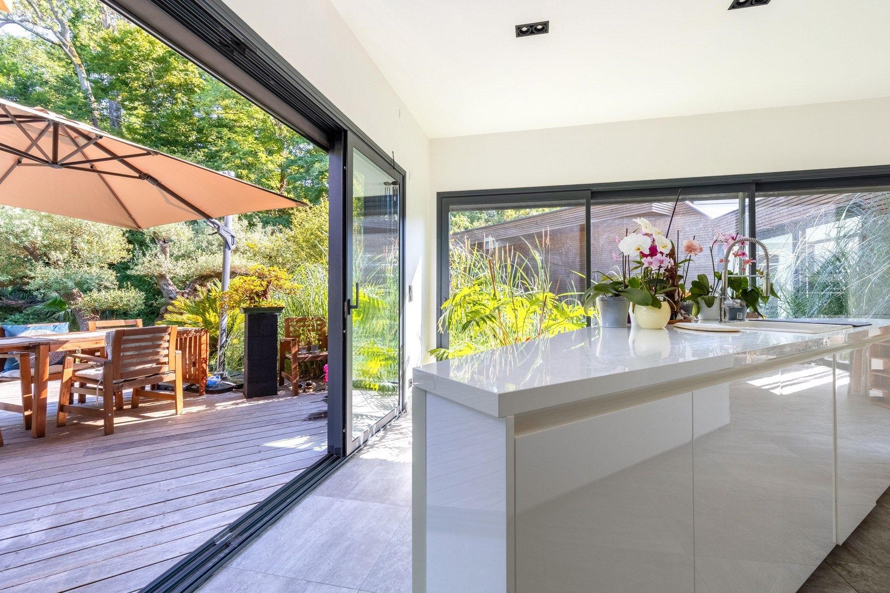 luxury house 8 Rooms for sale on BORDEAUX (33000)