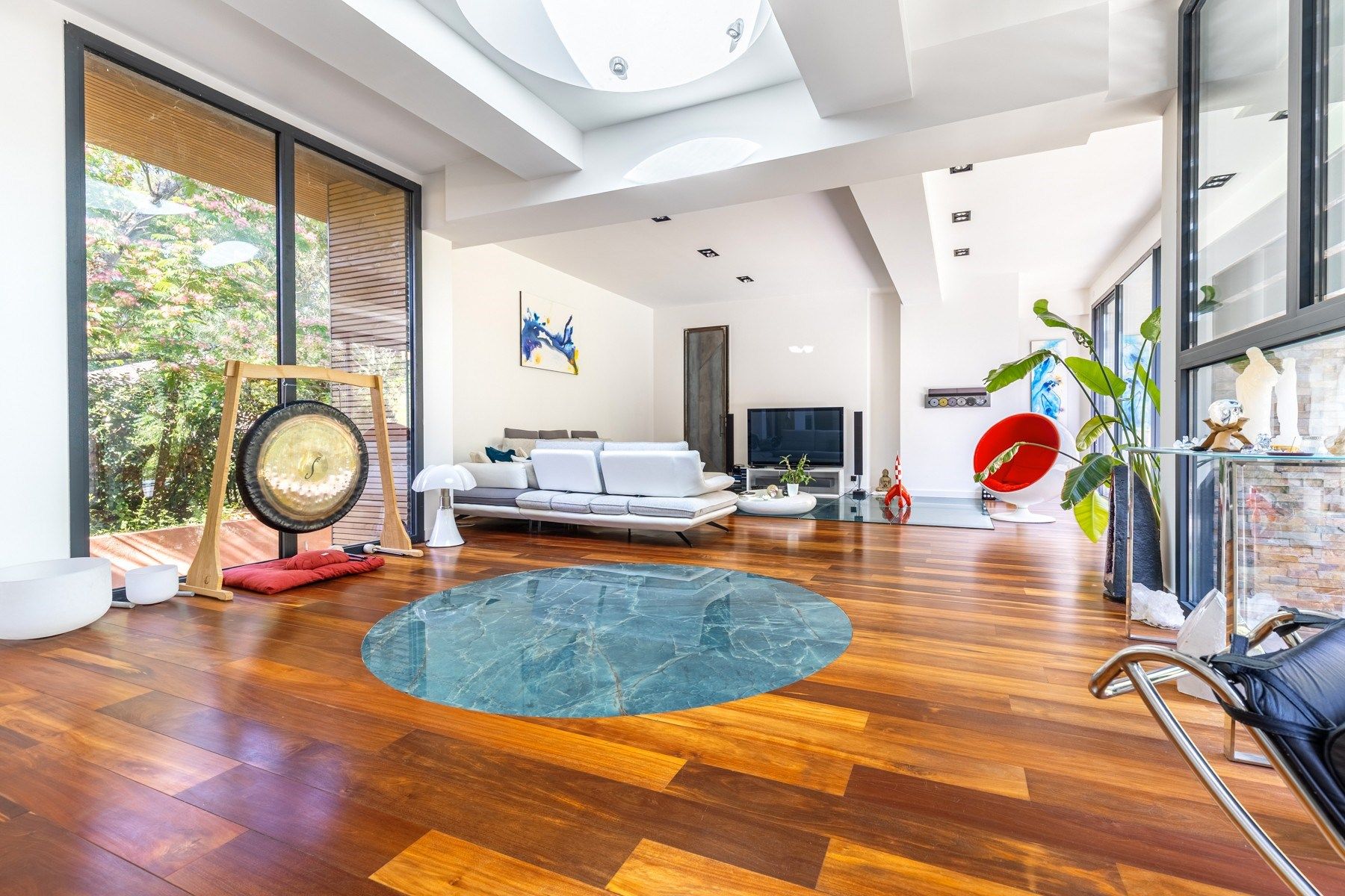 luxury house 8 Rooms for sale on BORDEAUX (33000)
